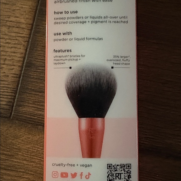 New - Real Techniques Oversized Powder Brush. - Picture 4 of 4